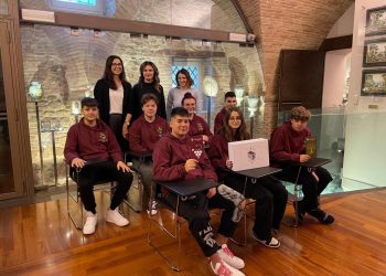 Prodotti abruzzesi degli studenti del “Di Poppa-Rozzi” in confezioni natalizie per le fondazioni bancarie (Foto)