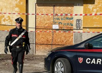 Due cadaveri trovati in una palazzina disabitata, si sospetta avvelenamento