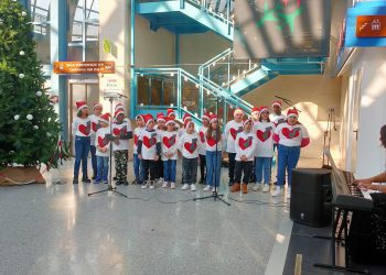 I bambini della primaria Rodari in concerto nella galleria di Abruzzo Airport (Foto)