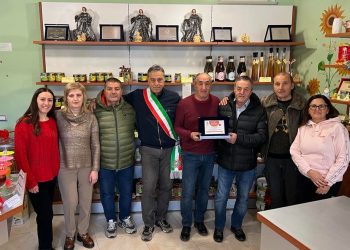 L’apicoltura Delizie dell’alveare vince il concorso Stand Regina di miele (Foto)