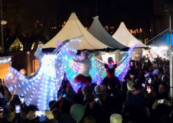 Banfi accende albero, visita casa di riposo e risponde a De Sica: “Io amo il vino abruzzese” (fotogallery)