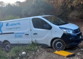 Furgone bloccato nel fango, muore a 41 anni corriere Amazon