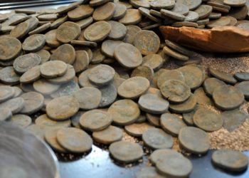 Detenzione illegale di materiale archeologico, denunciato collezionista