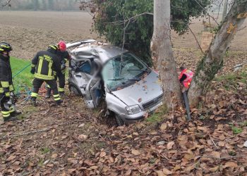 Schianto a Sant’Omero, muore un ragazzo di 22 anni: ferito il conducente