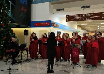 Vino e gospel protagonisti ad Abruzzo Airport, successo per concerto e degustazione (Foto)