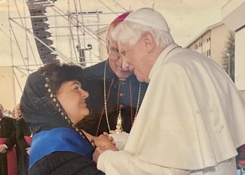 L’ultimo saluto a Papa Ratzinger, il cordoglio di Stefania Pezzopane: “Hai lasciato traccia profonda”