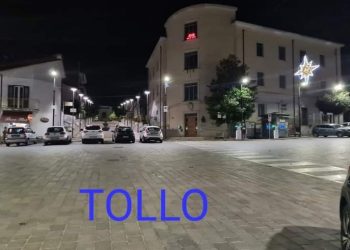 Niente albero di Natale in piazza a Tollo: scoppia la polemica