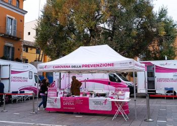 “Pink christmas disco cocktail”, un party di beneficenza per la prevenzione tumori