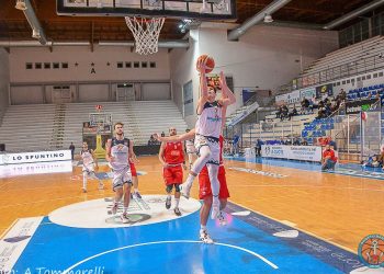 Basket, un’orgogliosa Braderm-Roseto cede all’ultimo possesso di palla a Isernia