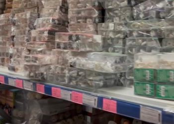 Allarme acquisti, Guardia di Finanza sequestra migliaia di articoli natalizi