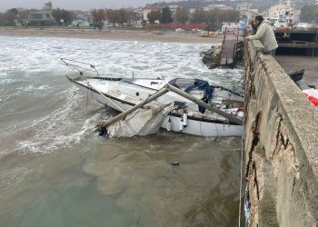 Paura a Roseto: soccorsi due velisti in mare, sconsigliata la navigazione