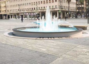 La fontana musicale ‘spartiacque’ dei costumi: applausi ‘scroscianti’ e ‘docce fredde’