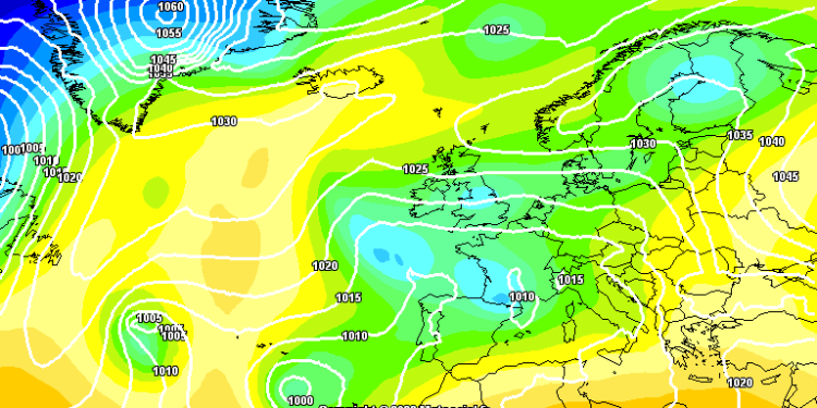 Secondo GFS questa appare la situazione per Domenica 4 Dicembre. In Abruzzo cielo variabile e temperature miti per il periodo in essere