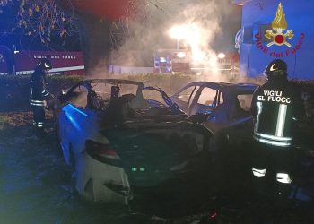Due auto a fuoco nel Pescarese: intervenuti vigili del fuoco e carabinieri