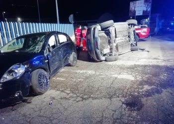 Incidente mortale nel Teramano, vittima un 60enne: ferito anche un uomo che era in sosta