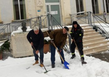 Neve abbondante, situazione sotto controllo a Bolognano: scuole aperte e strade pulite