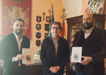 Consegnate in municipio cento copie del volume “Gaetano Braga, l’artista e il violoncello incantatore”