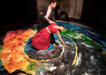 Danzare e recitare su una grande tela: tutto pronto per lo spettacolo “Cosmogonia”