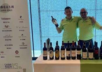 Un abruzzese alla conquista del mercato vinicolo in Cina: la storia di Davide Lupi