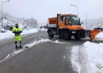 Nevica per tutta la notte, scatta la chiusura delle scuole nell’aquilano