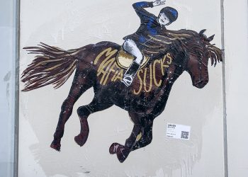 Street art all’Aquila, comparsa nuova opera contro la mafia dell’artista Laika