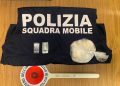 Inseguito dalla Polizia per alta velocità, aveva 300 grammi di cocaina negli slip