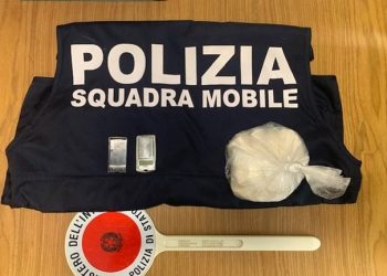 Inseguito dalla Polizia per alta velocità, aveva 300 grammi di cocaina negli slip