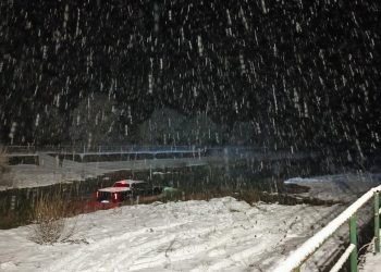 Auto resta in panne nel fiume Sangro: salvato dai Vigili del fuoco giovane automobilista