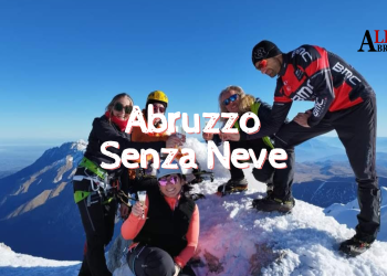 Abruzzo senza neve, dalle Marche il brindisi con gli amici sul Gran Sasso (foto)