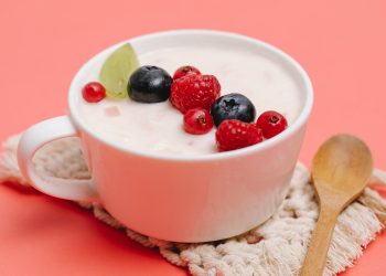 Come preparare lo YOGURT in casa con soli 2 ingredienti naturali