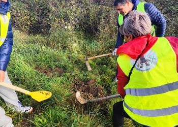Riserva Borsacchio senza fondi: per protesta regalano alberi e li mettono a dimora