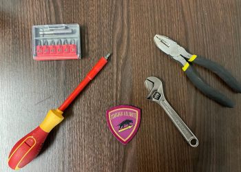 A bordo di un’auto rubata con chiavi e grimaldelli da scasso: denunciato 44enne