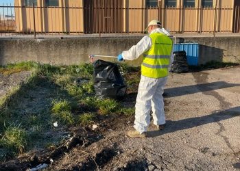 Zona industriale sommersa dai rifiuti, a San Salvo in corso bonifica area Amazon