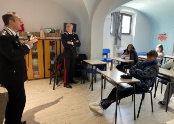 Roseto degli Abruzzi, i carabinieri dialogano con gli studenti del liceo Saffo sulla legalità