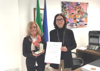 Il prefetto Torraco consegna la “Stella al Merito del lavoro” ad Annamaria Nardelli