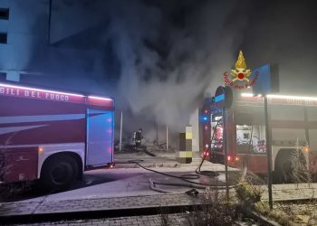 Paura nella notte, divampa un incendio al complesso ex City Moda di Spoltore (Fotogallery e video)