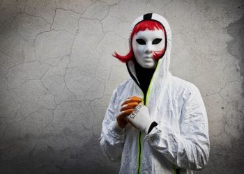 Laika, all’Aquila spunta una nuova opera della street artist attivista