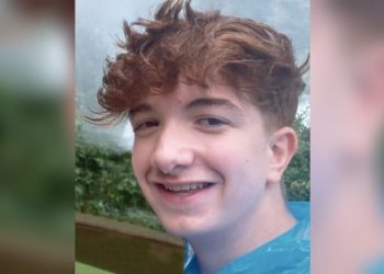 L’Aquila in lacrime per il 13enne Lorenzo Di Fabio: Collemaggio gremita per l’ultimo addio