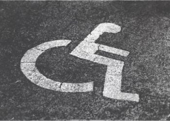Invalido paga contrassegno disabili, ma Comune non gli realizza il parcheggio