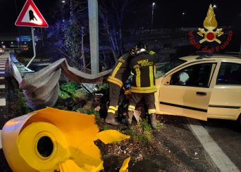 Paura a Pescara: auto a metano si schianta contro il guard rail dell’Asse attrezzato