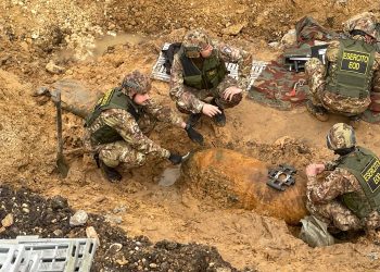 Area evacuata, operazioni di disinnesco dell’ordigno di Avezzano in corso: countdown per il trasporto a Massa d’Albe (Foto)