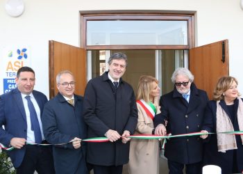 Aree interne: Marsilio visita piccoli comuni del teramano e inaugura presidio sanitario