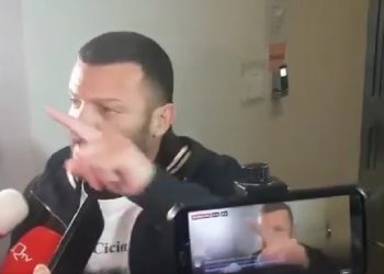 Caos in aula dopo sentenza Rigopiano: “Vergogna, venduti”, sopravvissuto urla contro giudice