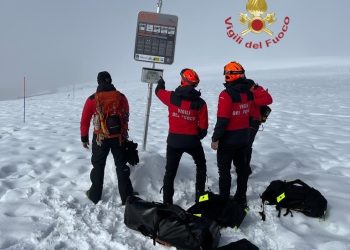 Soccorrere le persone sotto le valanghe: esercitazione dei vigili del fuoco sulla Maiella (foto)