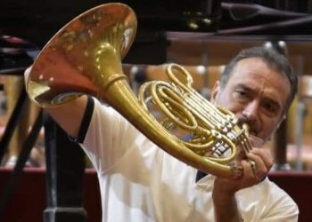 Il cornista Alessio Allegrini suona Strauss e Beethoven con l’Istituzione sinfonica abruzzese