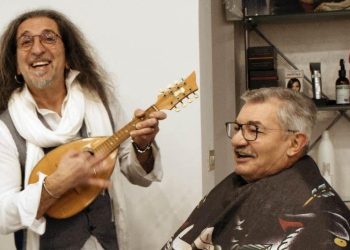 La nuova divertente canzone in dialetto abruzzese della Banda Piazzolla: “Camille lu varvire tranquille”