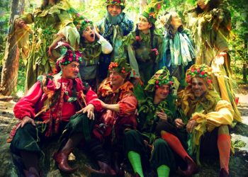 “Il bosco delle meraviglie”, riparte lo spettacolo della compagnia teatrale “I Guardiani dell’Oca”