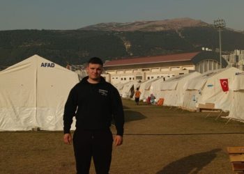 La storia di Ihor: fugge dall’Ucraina, arriva all’Aquila e va in missione umanitaria in Turchia