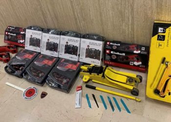 Pronti con tute da meccanico e seghetti a rubare componenti d’auto: denunciati