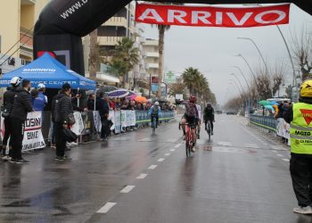 Memorial Lello Pasqualini bersagliato dal brutto tempo, trionfi di Roberto Mentuccia e Luca Carassai